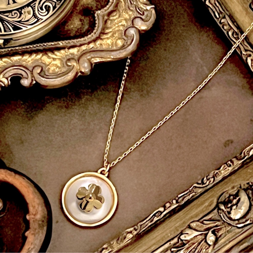 KATE SPADE • Pearls On Pearls Pendant Gold Necklace - Picture 5 of 5